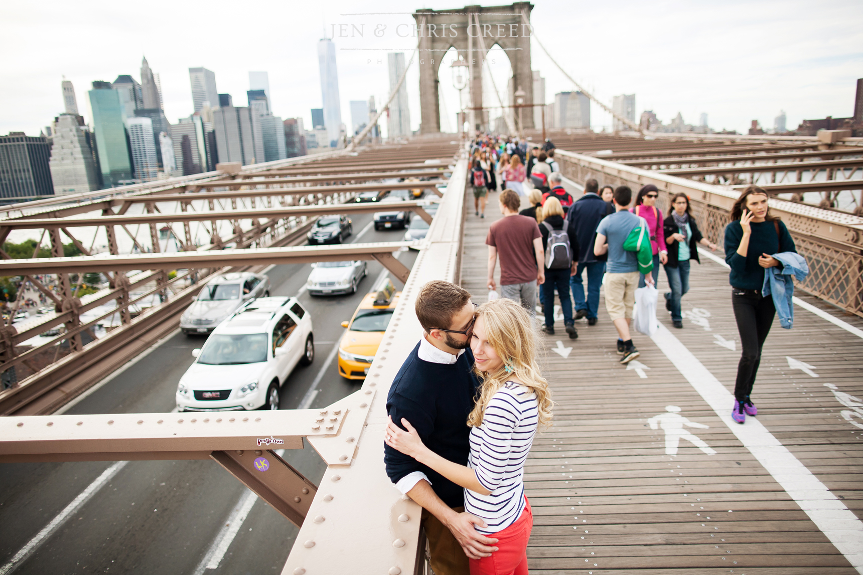 couple on the Brooklyn Bridge