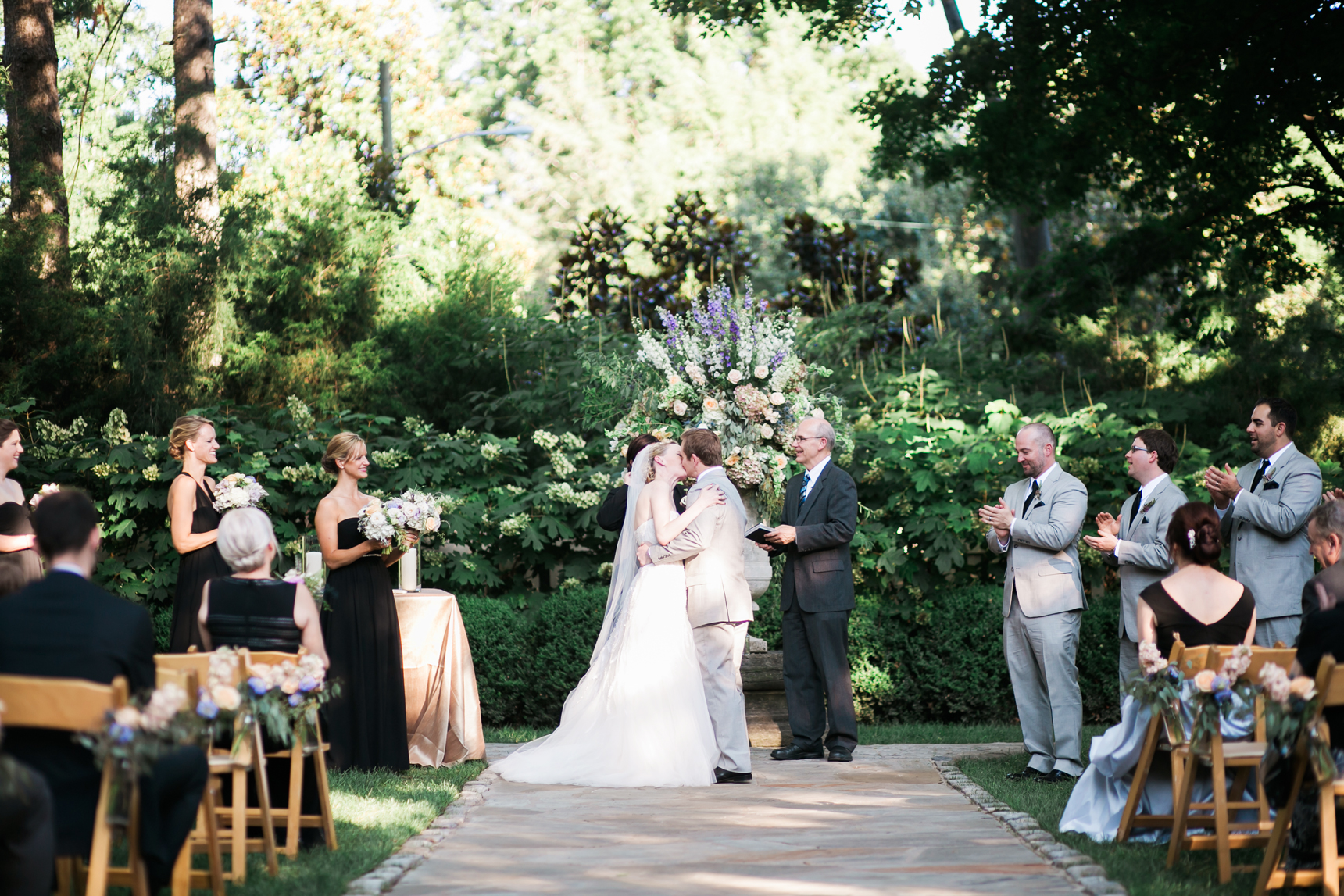 First kiss at Belle Meade Plantation