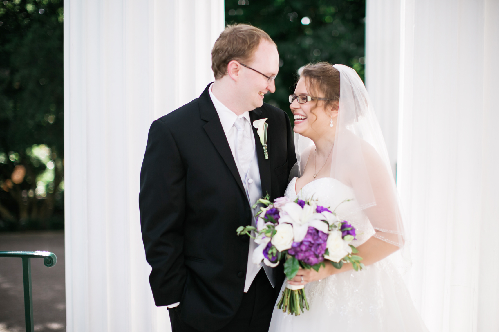 Relaxed wedding photos